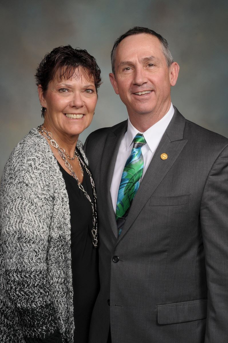 Picture of Pat and Renee Ashworth, the owners of Express Cheyenne